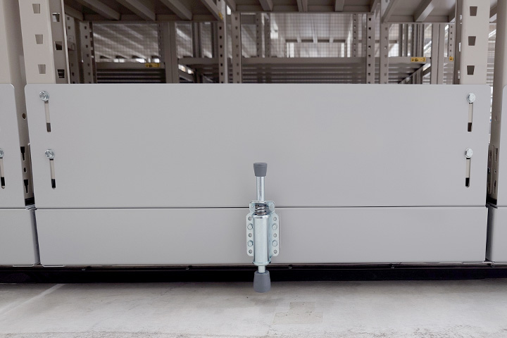 今の固定棚にレール土台を設置するだけ